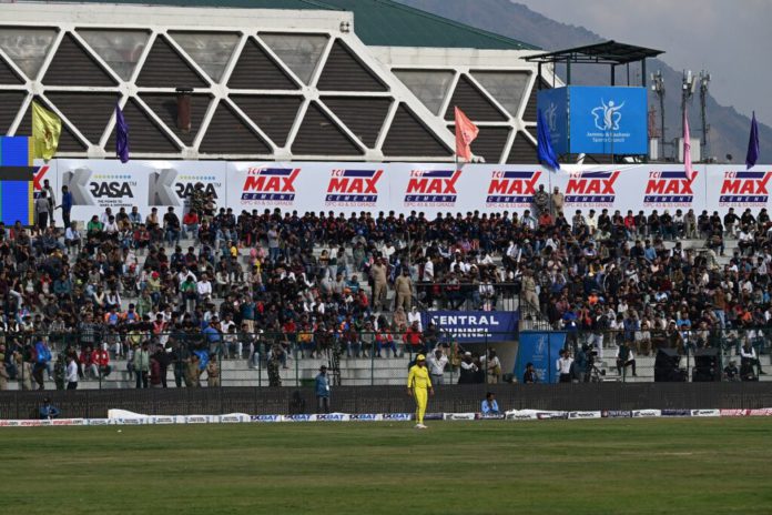 Legends Cricket Fans Bakshi Stadium 1024x683 1 696x464