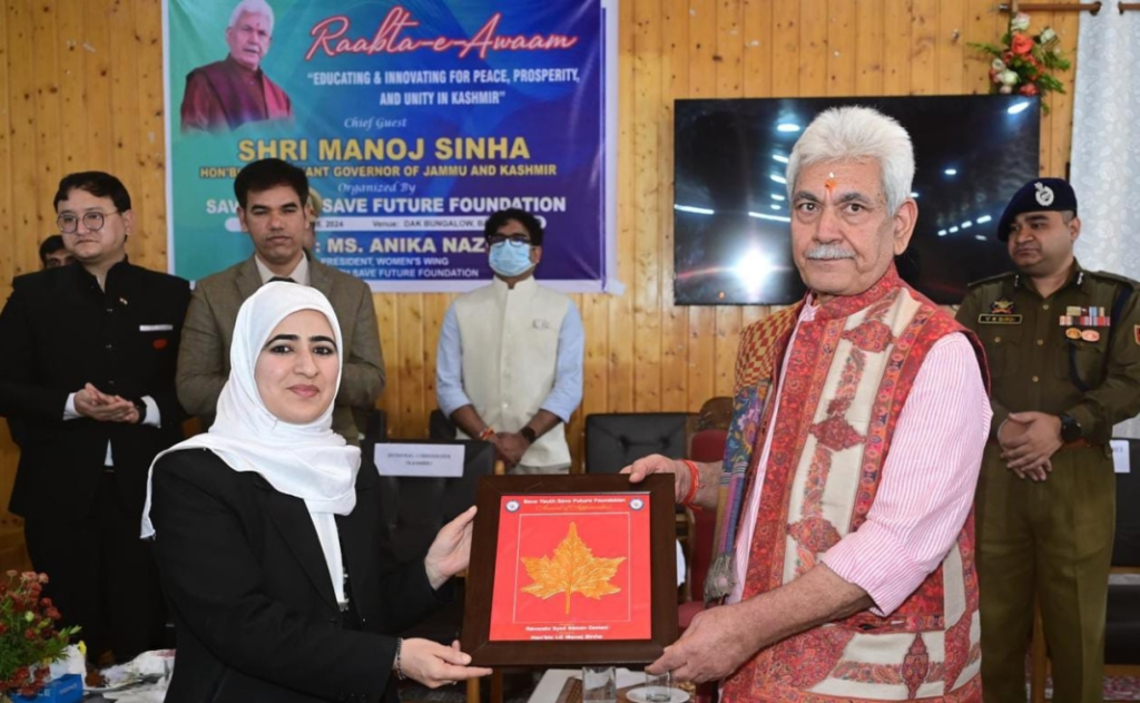 Lt Governor Sh Manoj Sinha Felicitated The Youth Social Workers For Their Contribution To Society 1